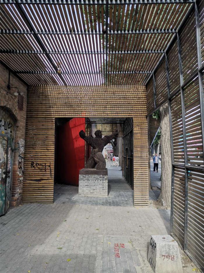 北京798一個從【舊廠房創(chuàng)意出來的藝術區(qū)】(圖4)